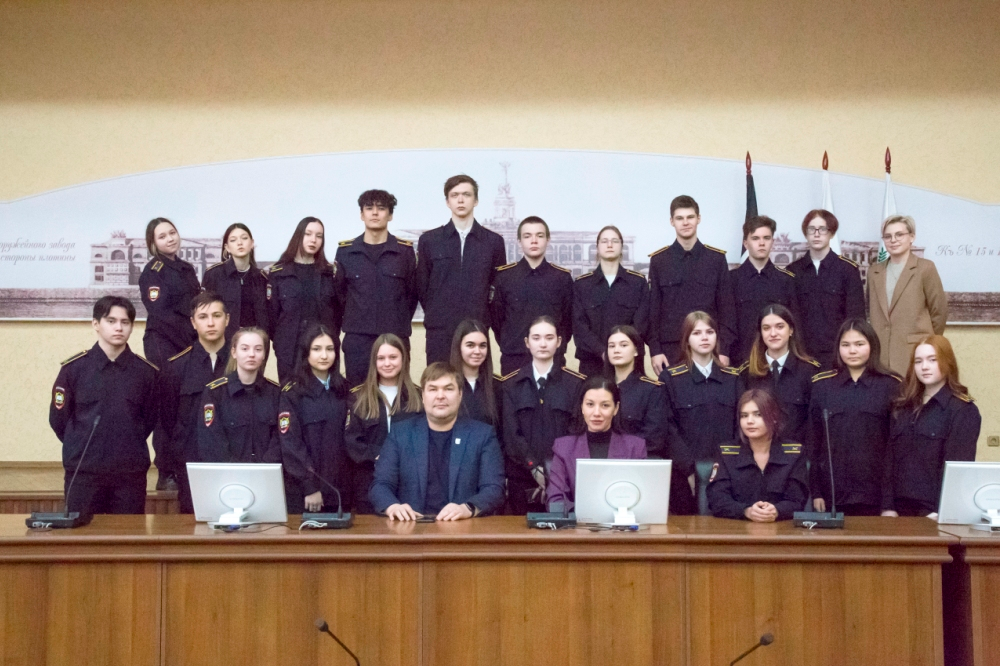 Открытый урок для студентов Колледжа МВЕУ прошел в Городской думе Ижевска.