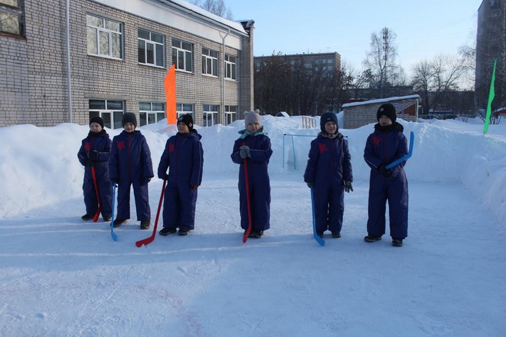 Малыши из детского сада № 290 Ижевска одержали победу в соревнованиях по хоккею на валенках.