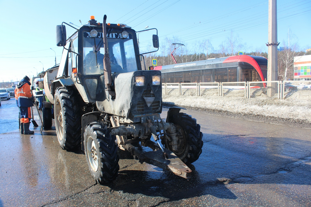 ​В Ижевске начались работы по устранению аварийных дефектов дорожного покрытия.
