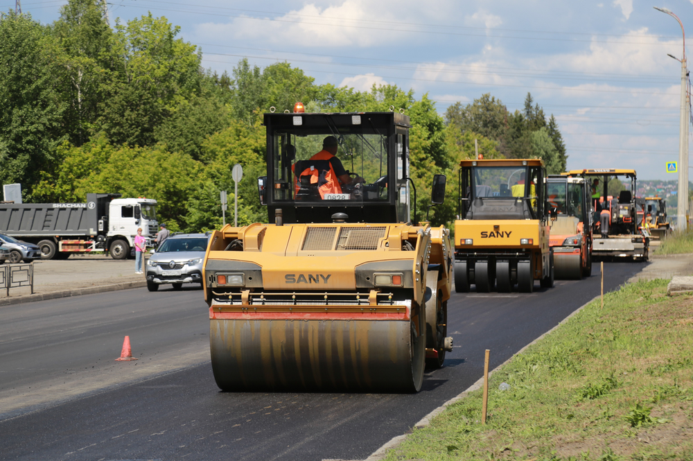 ​На Славянском шоссе в Ижевске продолжается ремонт дорожного полотна.