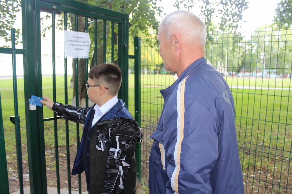 ​К новому учебному году в школах Ижевска усилили меры безопасности.
