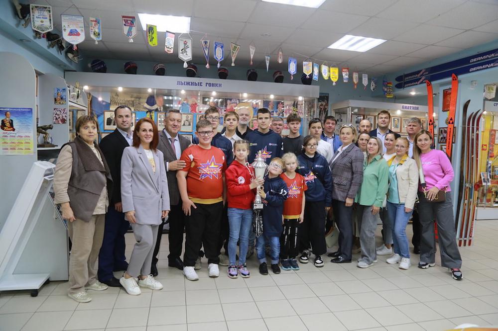 ​Глава Ижевска Дмитрий Чистяков поздравил команду по адаптивному хоккею «Ижсталь» с победой в турнире «Симбирский кубок-2023».