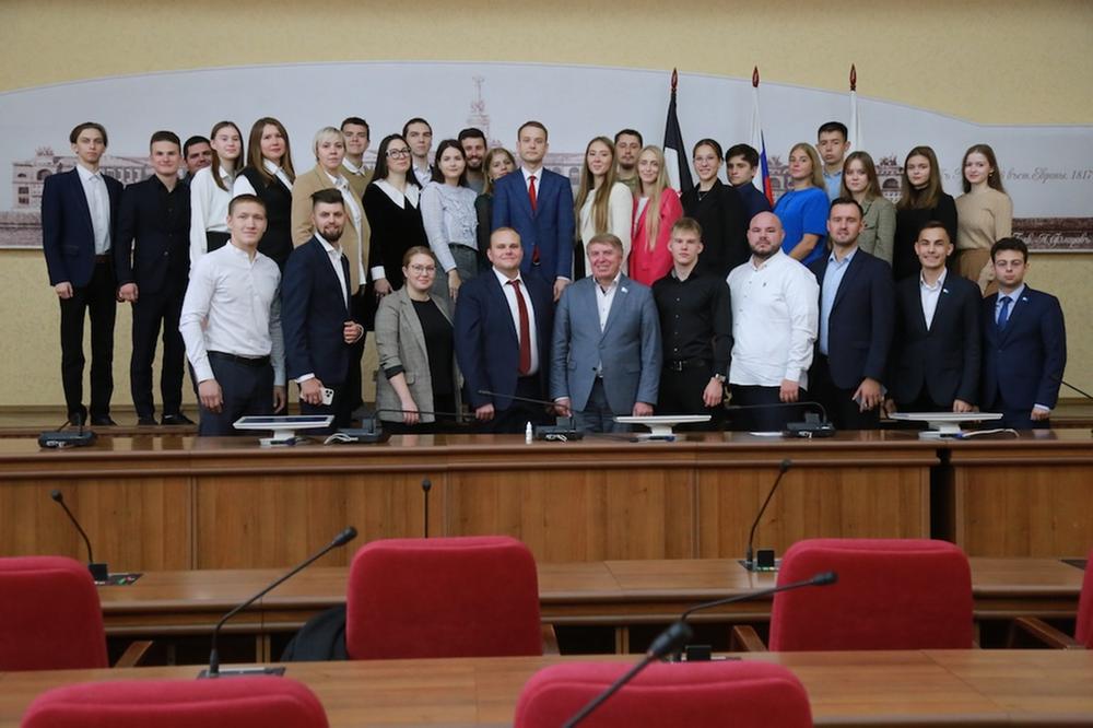 Молодые парламентарии Ижевска представили свои первые проекты.