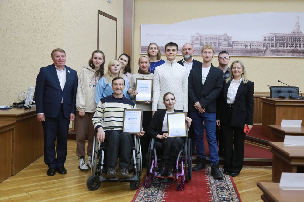 На заседании Общественной палаты Ижевска наградили участников Третьих международных инклюзивных творческих игр.