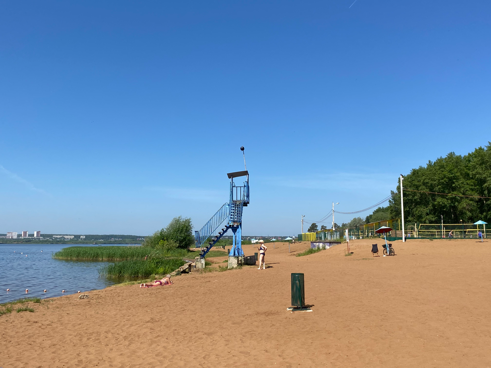 ​В Ижевске открыли городской пляж.