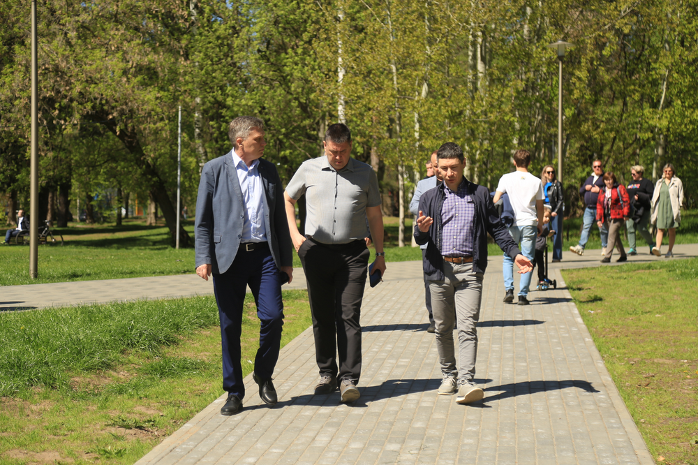 Депутаты Городской думы Ижевска проверили территории, благоустроенные в 2024 году по нацпроекту.