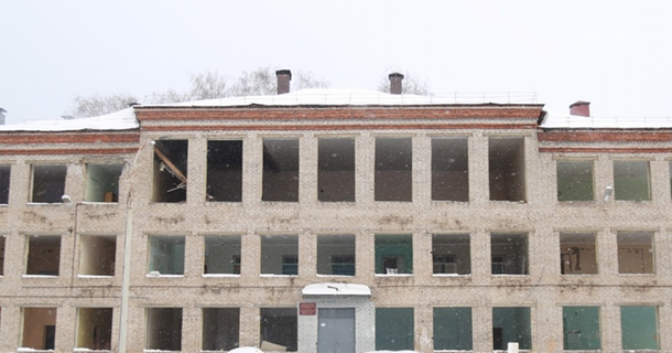 Начался плановый демонтаж здания школы № 65 в Ижевске.