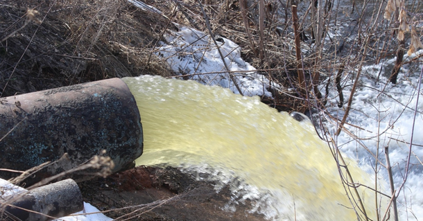 На реке Иж провели пробный пуск насоса для перекачки паводковых вод.