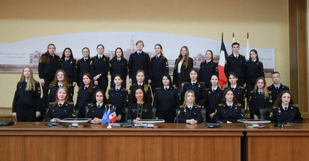 Студенты Ижевского финансово-юридического колледжа познакомились с работой ижевских депутатов.
