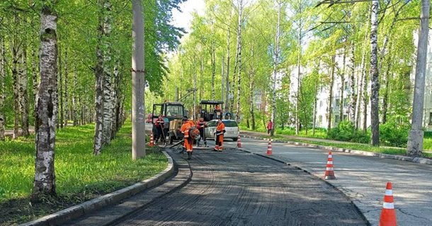 Ямочный ремонт автодорог ежедневно проводят подрядчики по содержанию улично-дорожной сети.