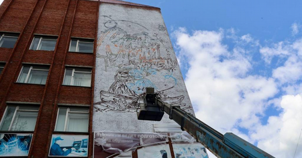 Фасад Ижевского индустриального техникума украсит граффити «Книга — немой учитель».