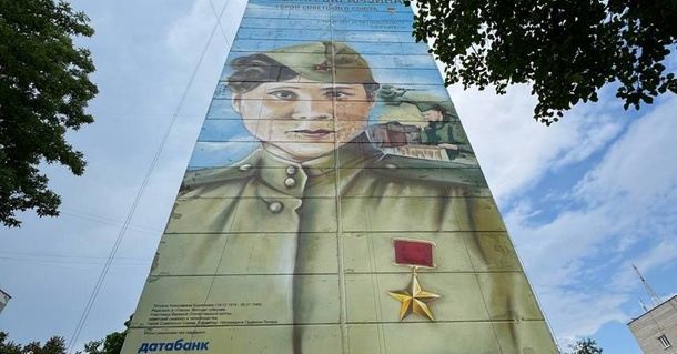 Мурал в честь Героя Советского Союза Татьяны Барамзиной появился на фасаде дома в Ижевске.
