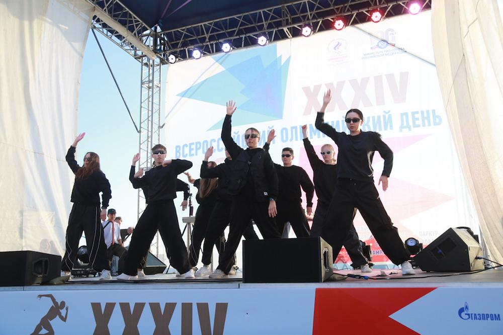 День города в Ижевске завершили марафон «Танцующий город» и фестиваль электронной музыки на набережной.