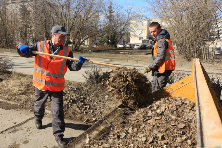Более 50 территорий привели в порядок на общегородском субботнике в Ижевске. Более 50 территорий привели в порядок на общегородском субботнике в Ижевске.