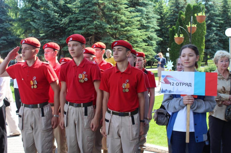 ​Школьники Ижевска собрали гуманитарную помощь военнослужащим.